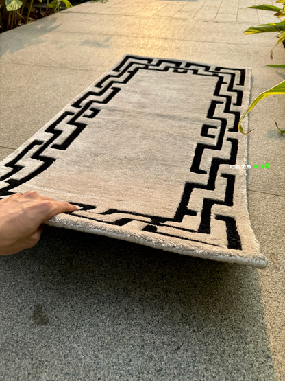 Imperial Frame Rug | HandTufted Custom Rug
